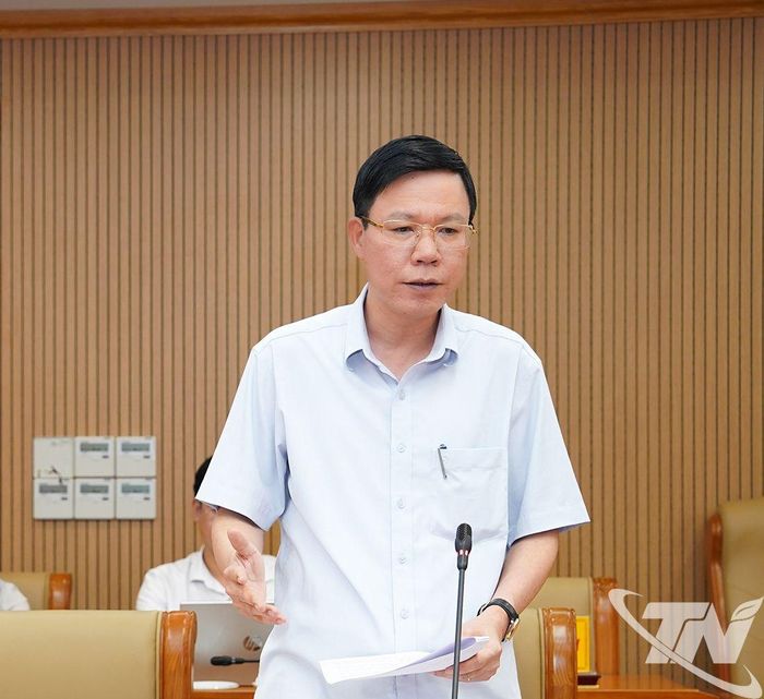 Đồng chí Dương Văn Tiến, Ủy viên Ban Thường vụ, Trưởng Ban Tổ chức Tỉnh ủy, phát biểu tại Hội nghị.