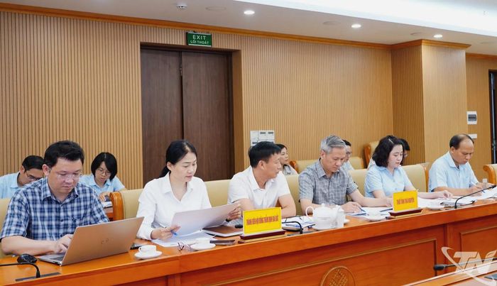 Lãnh đạo các sở, ngành, đơn vị dự buổi làm việc.
