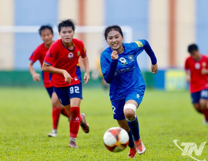 Thái Nguyên T&T làm chủ hoàn toàn thế trận trên sân Thành Long chiều 23-10.