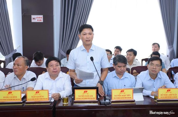  Lãnh đạo các địa phương trao đổi tại buổi làm việc.