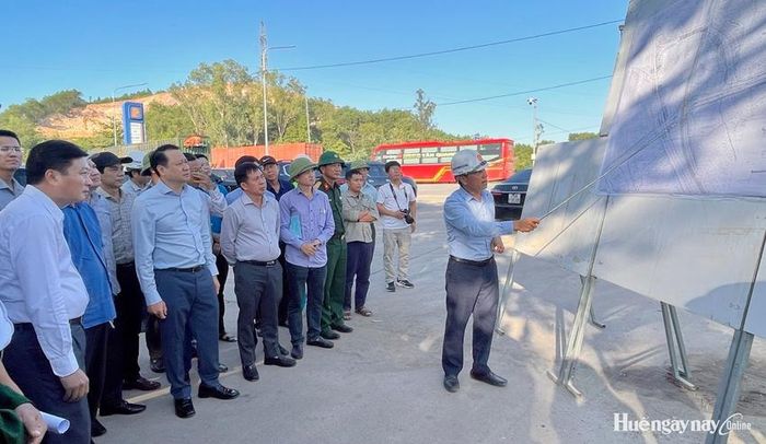 Thứ trưởng Bộ Xây dựng Lê Hồng Vinh yêu cầu chủ đầu tư lập lại đường găng tiến độ, tăng ca tăng kíp hoàn thành tuyến cao tốc.