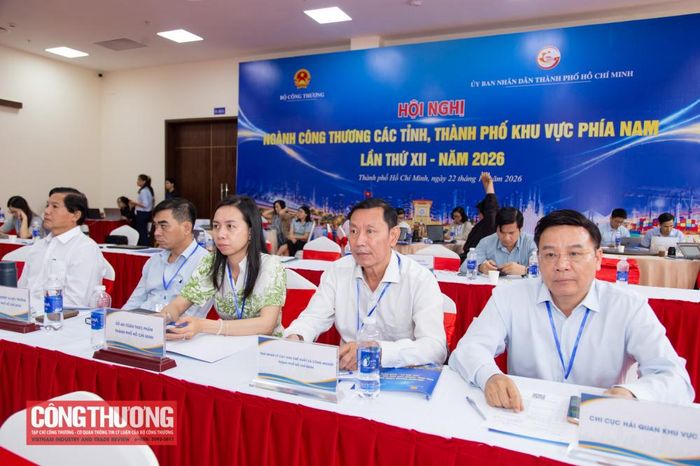 Các đại biểu tham dự Hội nghị trao đổi về định hướng, giải pháp phát triển ngành Công Thương, trong đó có nâng cao hiệu quả hoạt động logistics và tăng cường kết nối chuỗi cung ứng xuất nhập khẩu.
