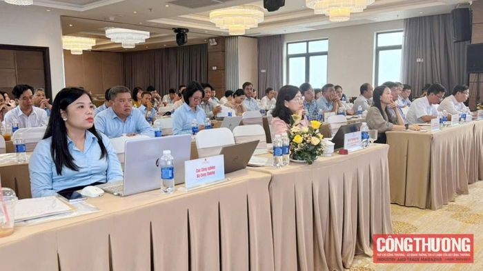Các đại biểu tham dự Hội nghị tập huấn, bồi dưỡng chuyên môn nghiệp vụ cho cán bộ làm công tác khuyến công