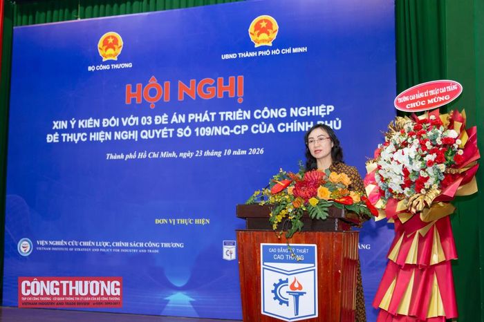 Thứ trưởng Bộ Công Thương Phan Thị Thắng phát biểu khai mạc Hội nghị.