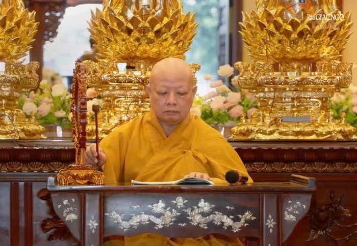 Hòa thượng Thích Lệ Trang đã trùng tuyên giới Tỳ-kheo và giới Bồ-tát giữa đại chúng