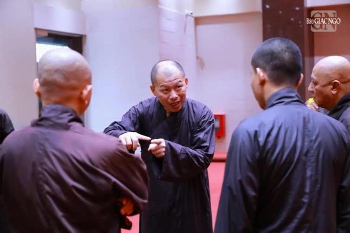 Kiểm tra, khảo sát và đưa ra phương án thiết trí lễ đài và các hạng mục phục vụ Đại hội một cách hợp lý