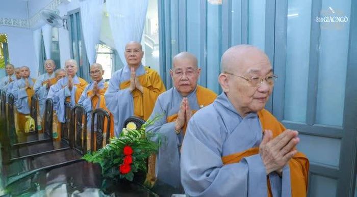 Nhất tâm cầu nguyện Giác linh Ni trưởng Thích nữ Như Ngọc cao đăng Phật quốc