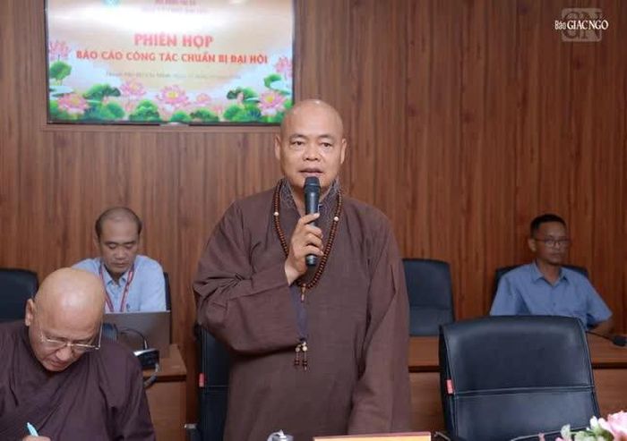 Thượng tọa Thích Thanh Phong thông tin về công tác hậu cần cho Đại hội