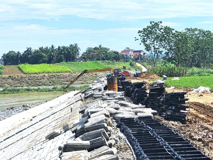 Đầu tư 285 tỷ đồng nâng cấp tuyến bờ, đê dài 9,3km.