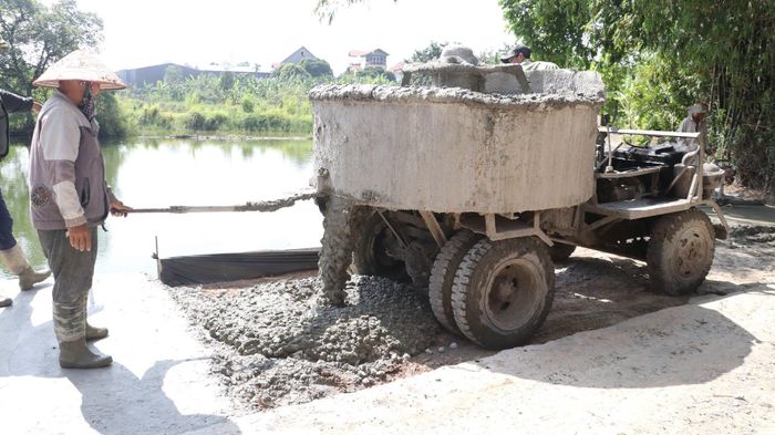 Nhiều tuyến đường tại tổ dân phố Vân Sơn, phường Hiệp Hòa, thành phố Bắc Ninh đang được xây dựng nhờ sự chung tay của Nhà nước và nhân dân.