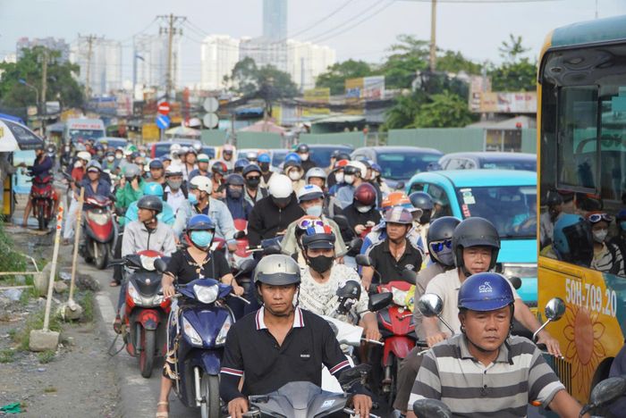 Phương tiện ken đặc khu vực nút giao An Phú.