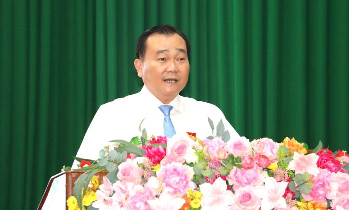 Ông Nguyễn Minh Dũng, Chủ tịch HĐND tỉnh Vĩnh Long đề nghị UBND tỉnh triển khai quyết liệt các giải pháp đẩy nhanh tiến độ giải ngân vốn đầu tư công năm 2026, phấn đấu đạt chỉ tiêu được giao.