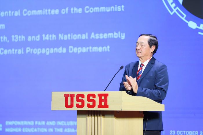 PGS.TS. Huỳnh Thành Đạt, Phó trưởng Ban Tuyên giáo Trung ương, phát biểu khai mạc hội thảo.