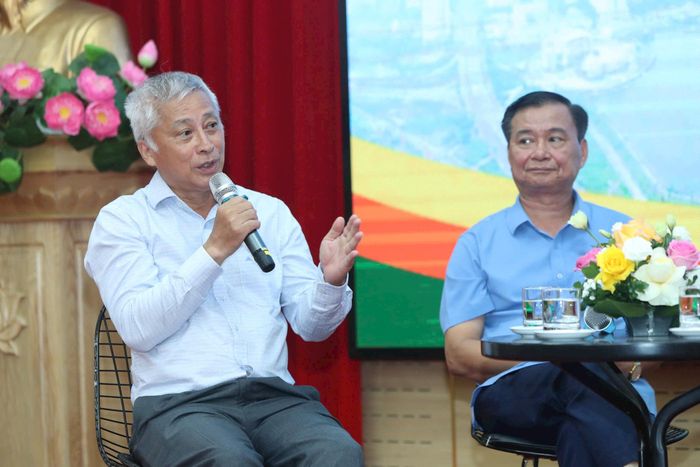 TS Hoàng Dương Tùng, Chủ tịch Mạng lưới Không khí sạch Việt Nam chia sẻ tại tọa đàm.