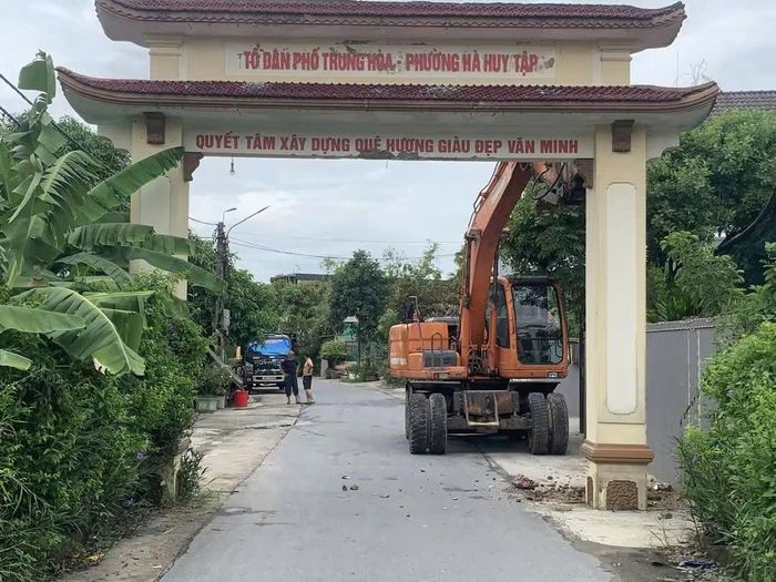 Nhiều cổng chào được phá dỡ để đảm bảo giao thông thuận lợi.
