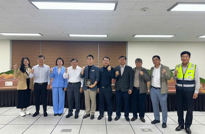 Đoàn công tác đã khảo sát thực tế việc ứng dụng ITS tại Trung tâm Quản lý đường hầm Inje - Yangyang.