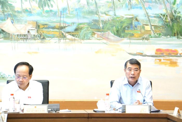 Thủ tướng Lê Minh Hưng phát biểu tại Tổ 3 về Luật Đấu thầu (sửa đổi). Ảnh: Văn Duẩn.