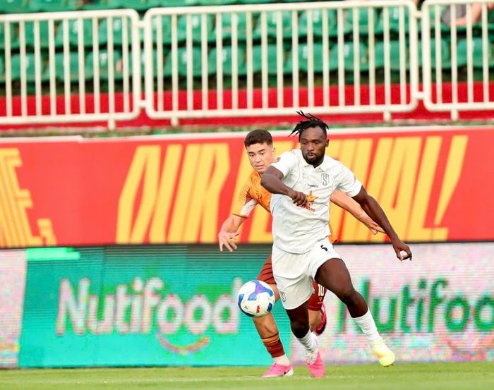SLNA tạm vươn lên dẫn đầu bảng tại V-League 2026-2027. (Ảnh: VPF). 