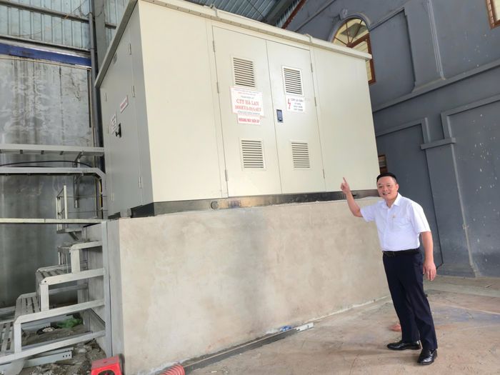 Cùng với đầu tư xe, Công ty Cổ phần Thương mại và Du lịch Hà Lan còn đầu tư xây dựng hệ thống trạm sạc hàng tỷ đồng tại điểm xuất phát.