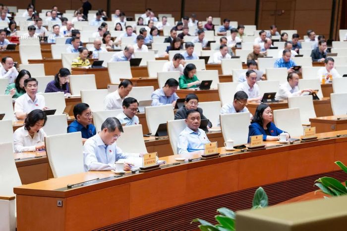 Các đại biểu tham dự phiên họp sáng 23/10.