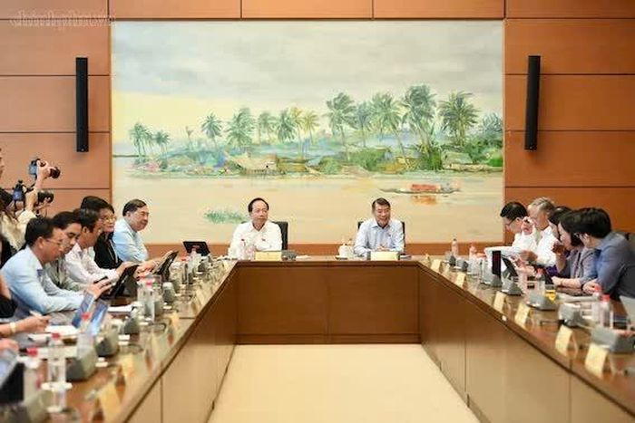 Thủ tướng Chính phủ Lê Minh Hưng phát biểu tại tổ chiều 23/10. Ảnh: Chinhphu.vn