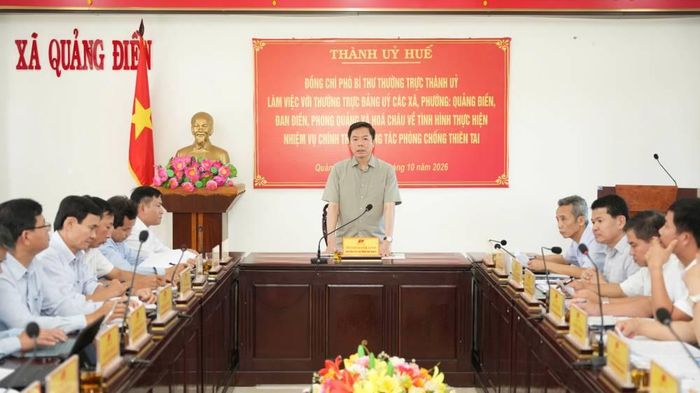  Quang cảnh buổi làm việc. 