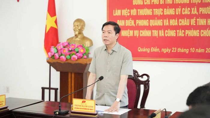  UVTW Đảng, Phó Bí thư Thường trực Thành ủy Trịnh Mạnh Linh phát biểu chỉ đạo tại buổi làm việc. 