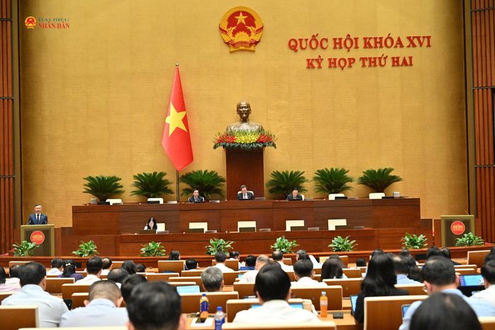 Bộ trưởng Bộ Tài chính Ngô Văn Tuấn trình bày tờ trình về dự án Luật Ngân sách nhà nước (hợp nhất). Ảnh: Quang Khánh