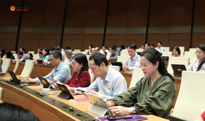 Các đại biểu tham dự phiên họp. Ảnh: Khánh Duy