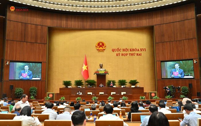 Phó Chủ tịch Quốc hội Nguyễn Khắc Định điều hành nội dung phiên họp. Ảnh: Quang Khánh