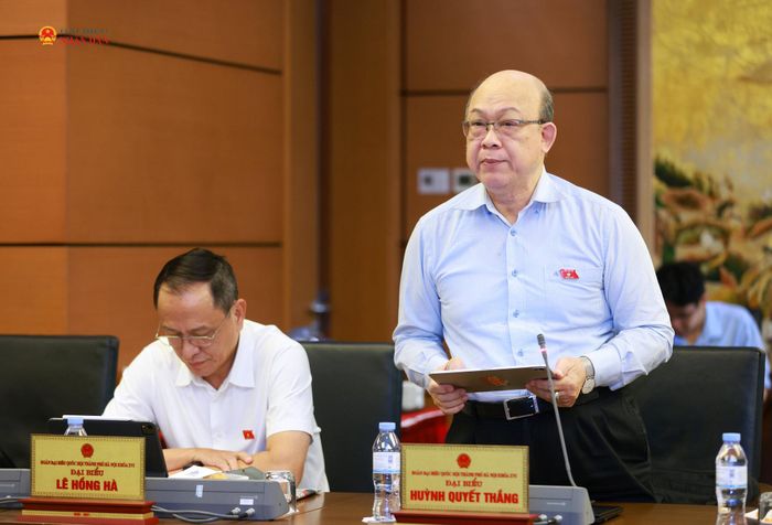 ĐBQH Huỳnh Quyết Thắng (Hà Nội) phát biểu thảo luận tại Tổ 1. Ảnh: Văn Tuyến