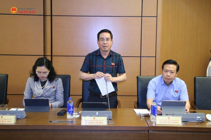 ĐBQH Nguyễn Văn Huy (Hưng Yên) phát biểu. Ảnh: Đắc Trường