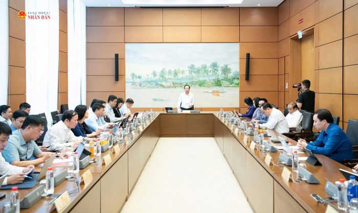 Toàn cảnh phiên thảo luận tại Tổ 3, gồm Đoàn ĐBQH TP. Hải Phòng, tỉnh Lạng Sơn và tỉnh Hà Tĩnh sáng 23/10