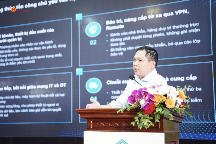 Thượng tá Nguyễn Trung Hiếu - Phó Giám đốc Trung tâm An ninh mạng quốc gia, Cục An ninh mạng, Bộ Công an trình bày tham luận.