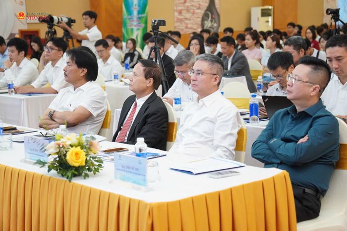Các đại biểu tham dự chương trình.