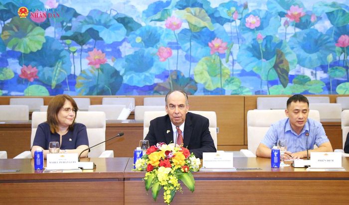 Đại sứ Cuba tại Việt Nam Rogelio Polanco Fuentes phát biểu tại cuộc gặp. Ảnh: Đắc Trường