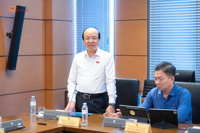 ĐBQH Phan Chí Hiếu (Cà Mau) phát biểu. Ảnh: Xuân Quý