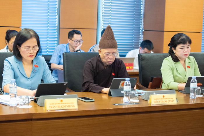 Các đại biểu tham dự phiên thảo luận tại tổ. Ảnh: Đức Minh