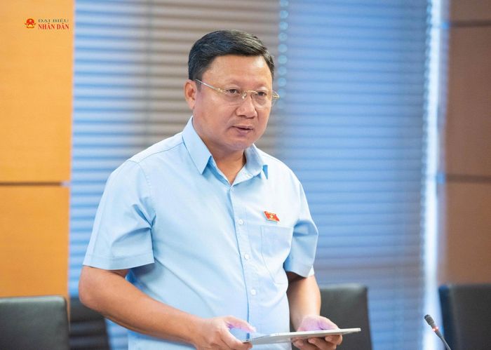 ĐBQH Lê Trọng Hòa (TP. Quảng Ninh) phát biểu thảo luận tại tổ. Ảnh: Đức Minh