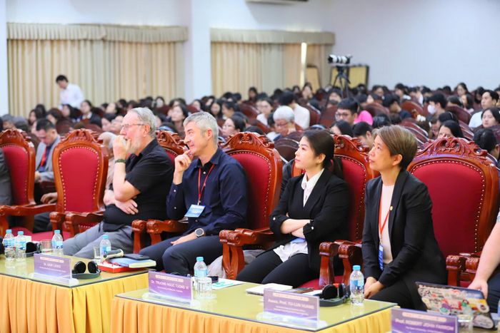 Các đại biểu tham dự hội thảo