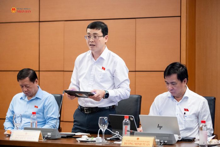 ĐBQH Đỗ Đức Hiển (TP. Hồ Chí Minh) phát biểu thảo luận tại Tổ 2