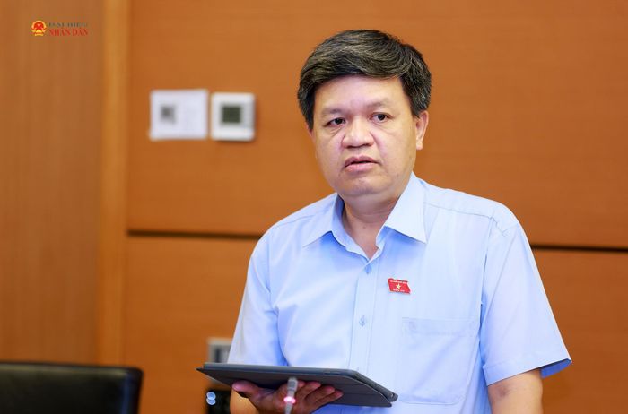 ĐBQH Tạ Đình Thi (TP Hà Nội) phát biểu thảo luận tại Tổ 1. Ảnh: Văn Tuyến