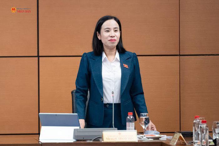 Phó Trưởng Đoàn chuyên trách Đoàn ĐBQH TP. Hồ Chí Minh Võ Ngọc Thanh Trúc điều hành phiên thảo luận. Ảnh: Phạm Thắng