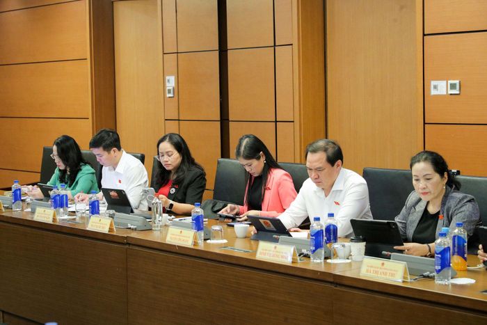 Các ĐBQH tỉnh Thái Nguyên dự phiên họp