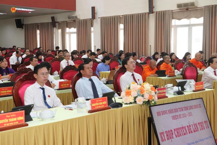 Các đại biểu tham dự kỳ họp