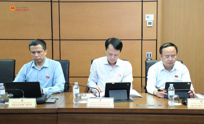 Các ĐBQH tỉnh Nghệ An dự phiên thảo luận tổ