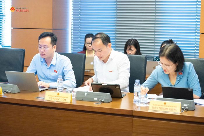Các đại biểu tham dự phiên thảo luận tại tổ. Ảnh: Đức Minh