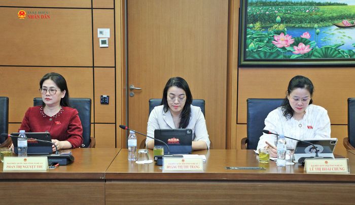 Các ĐBQH tỉnh Nghệ An dự phiên thảo luận tổ