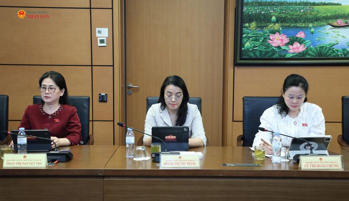 Các ĐBQH tỉnh Nghệ An dự phiên thảo luận tổ