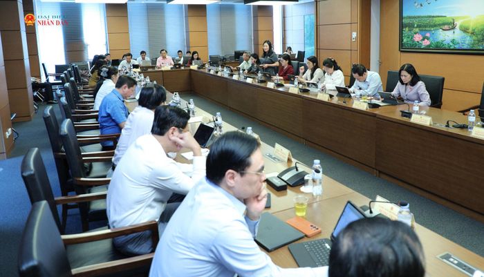 Các ĐBQH tỉnh Nghệ An, Đồng Tháp dự phiên thảo luận Tổ 10
